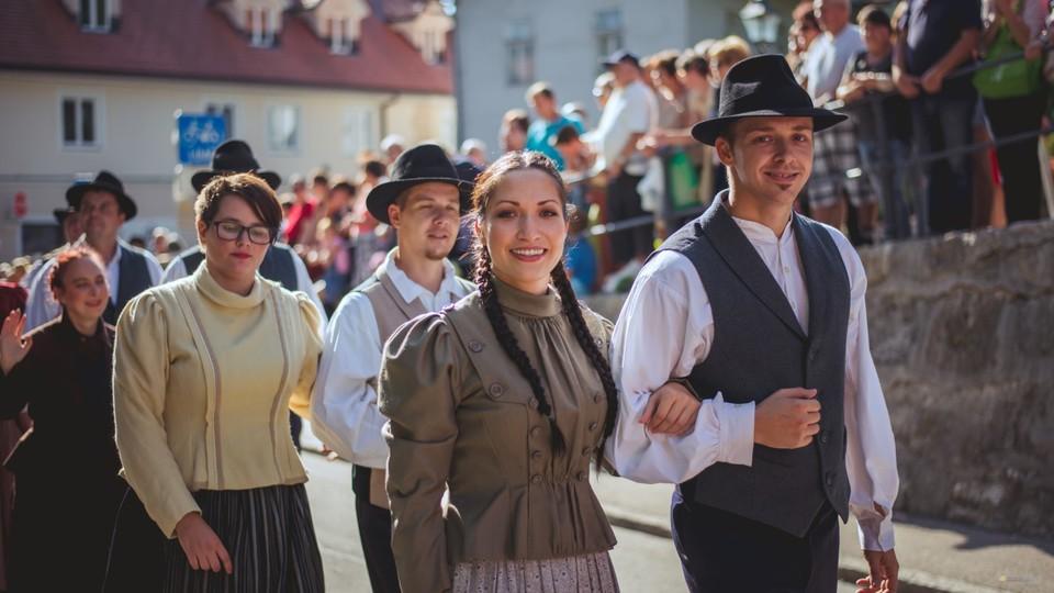 Letošnji Dnevi narodnih noš in oblačilne dediščine v znamenju novosti