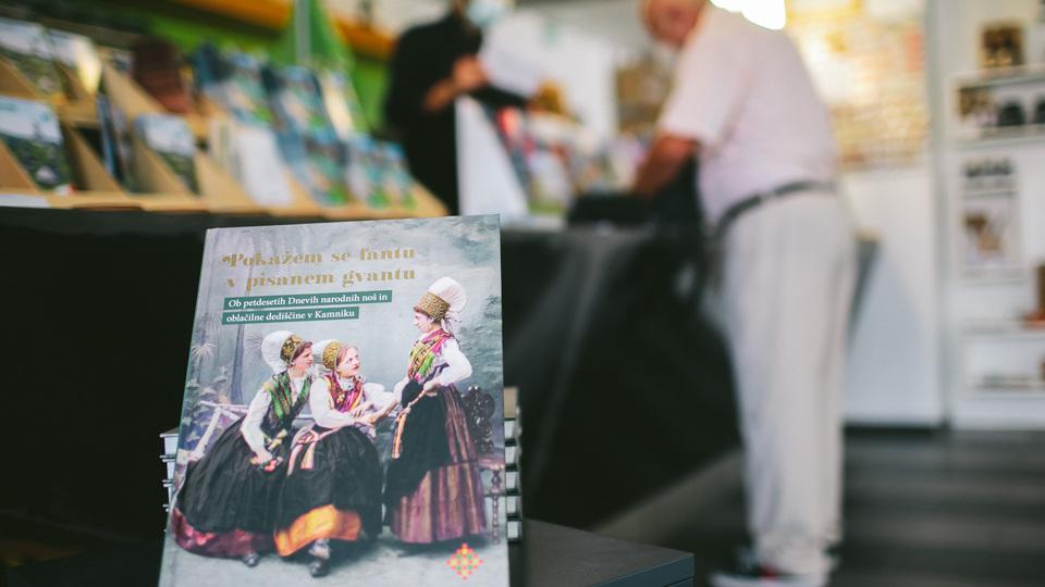 Zaradi slabih epidemioloških razmer odpade predavanje dr. Knifica, Zgledne podobe naših "narodnih noš"