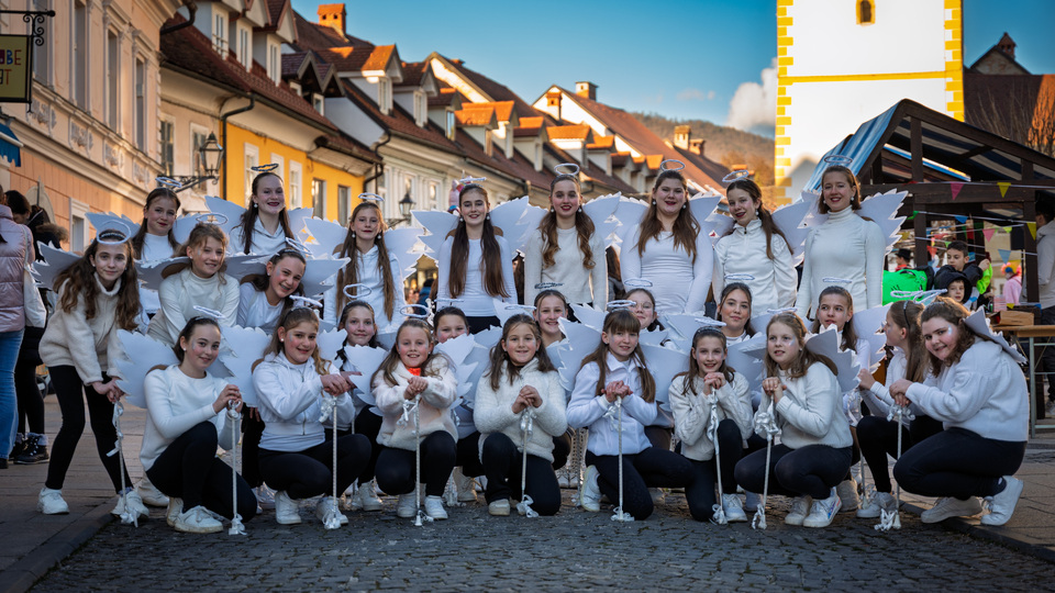 Naslovna fotografija za: Kamniški karneval navdušil z barvito povorko
