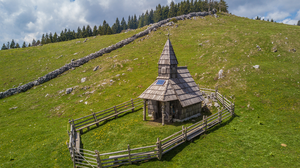 Naslovna fotografija za: Menina planina – jesenska skrivnost nad Tuhinjsko dolino